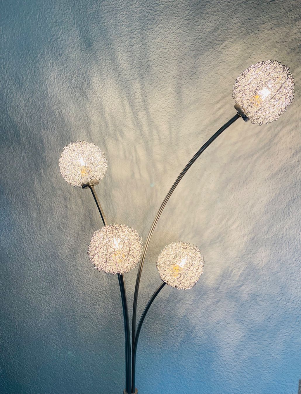Lampen: 2 Originelle Stehlampen mit Kugeln, silber-Top Zustand! – Gebraucht aus Riggisberg von Panthera01 1