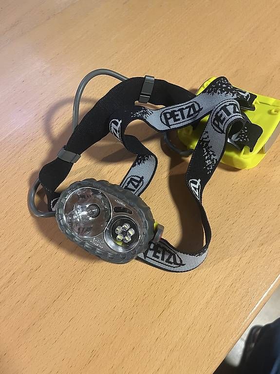 Lampade: Stirnlampe Petzl – Usato da Oberwil (Dägerlen) venduto da Teddy89