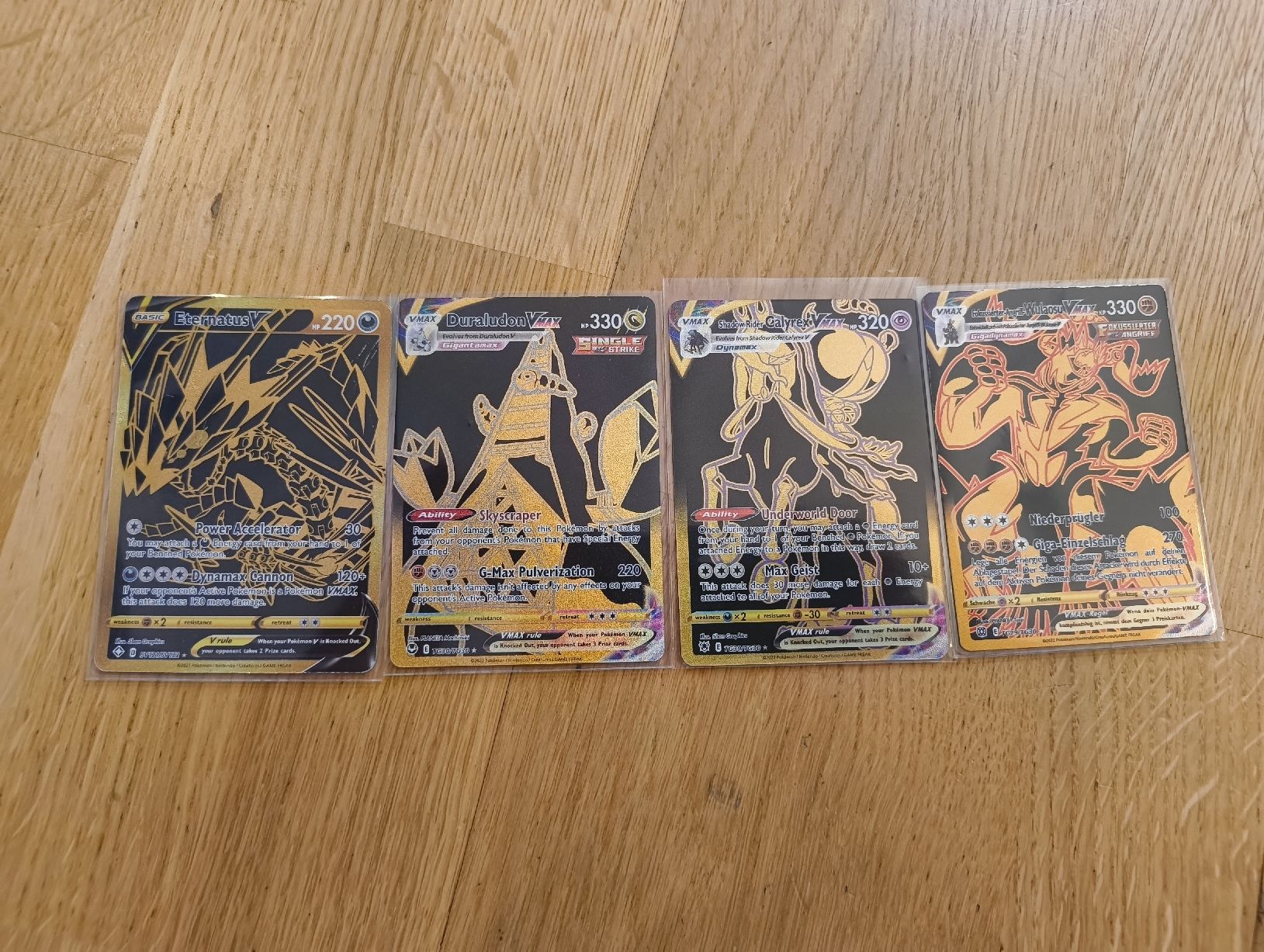 Pokémon Carte collezionabili: Eternatus V, Calyrex Vmax, Duraludon Vmax, Wulusau Vmax  – Usato da Basel venduto da ricarpolis