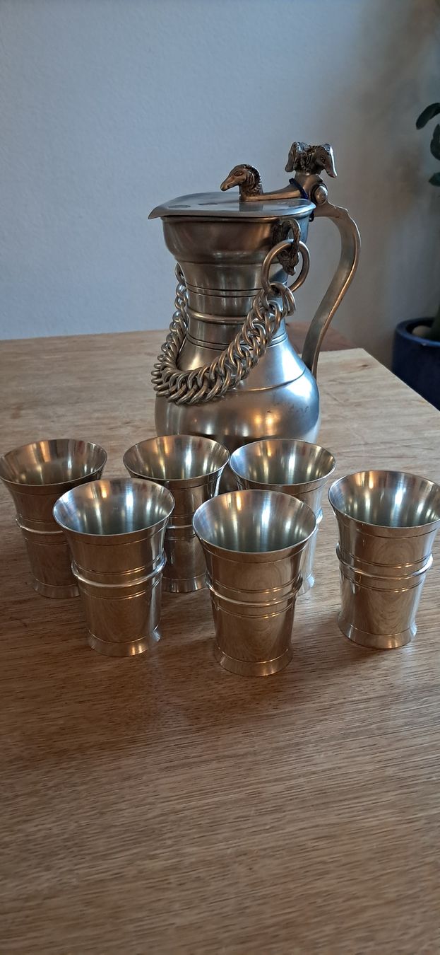 Geschirrsets: Set Zinnkrug mit 6 Becher – Gebraucht aus Nidau von Darkpooh 1
