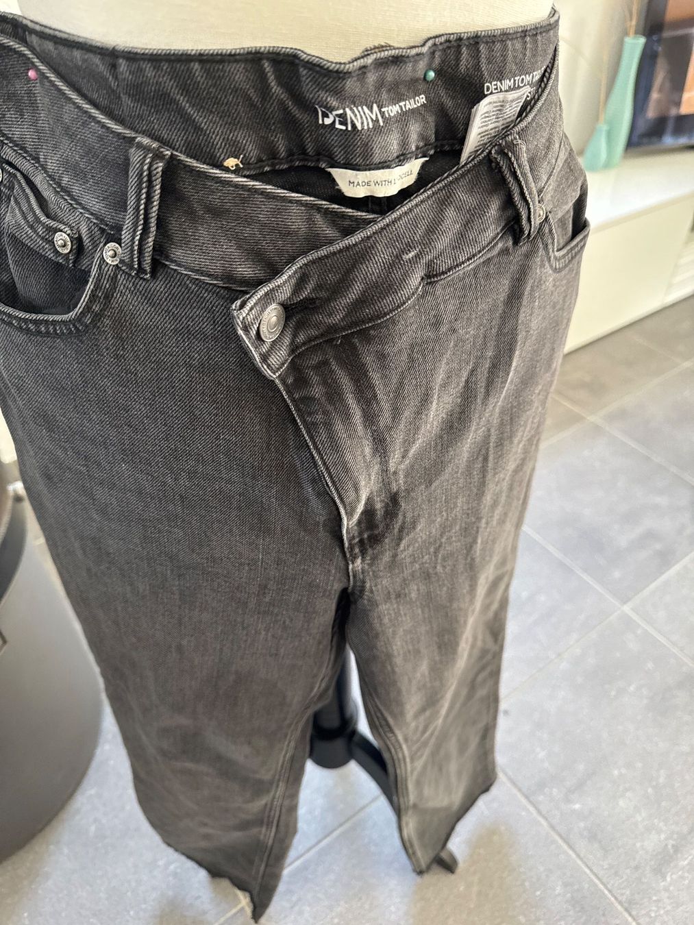 Tom Tailor Jeans: Tom Tailor Slim Straight Damen Jeans W31 – Usato da Niederscherli venduto da Doene0 2