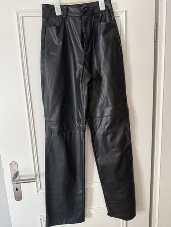 Kunstleder Hosen schwarz Grösse XS, Zara