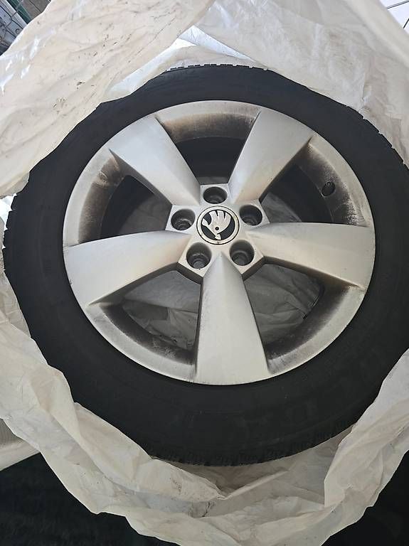 Pneus & Roues: Winterpneus 185/60R15 – D'occasion à Tann par Engel7807