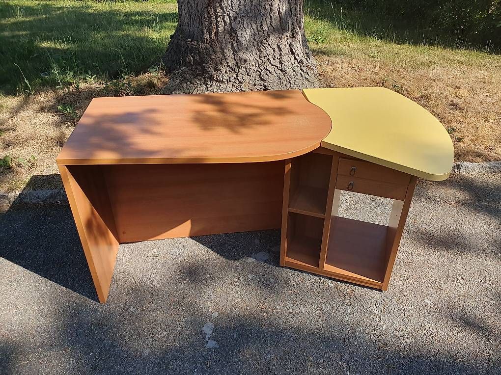 Bureaux: Pult – D'occasion à Worb par Kalkrohr
