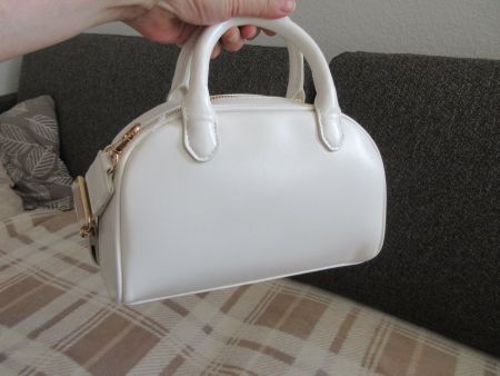 Crossbody handbag/ Tasche GU aus Japan New/off White!