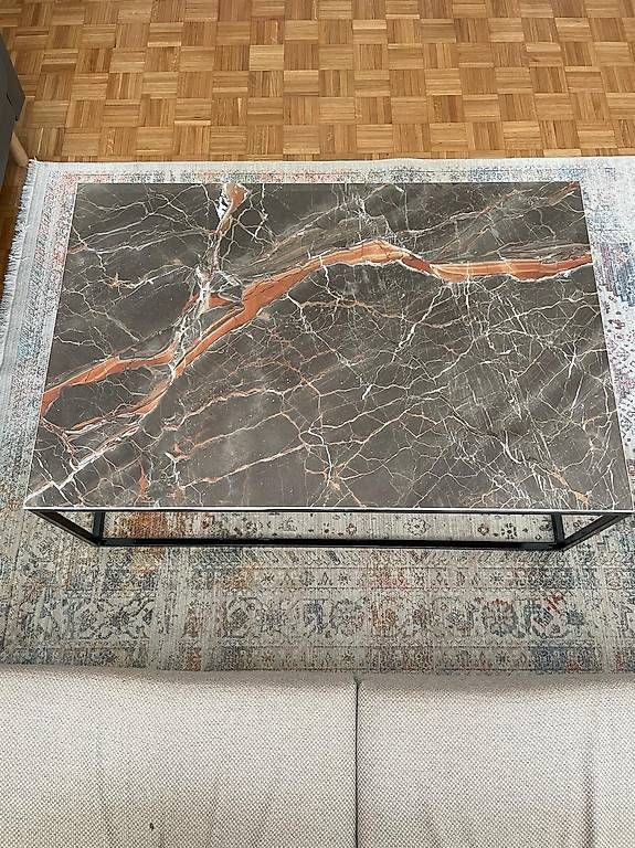 Tische: Table basse rectangulaire élégante – Gebraucht aus Meyrin von zzrb 1