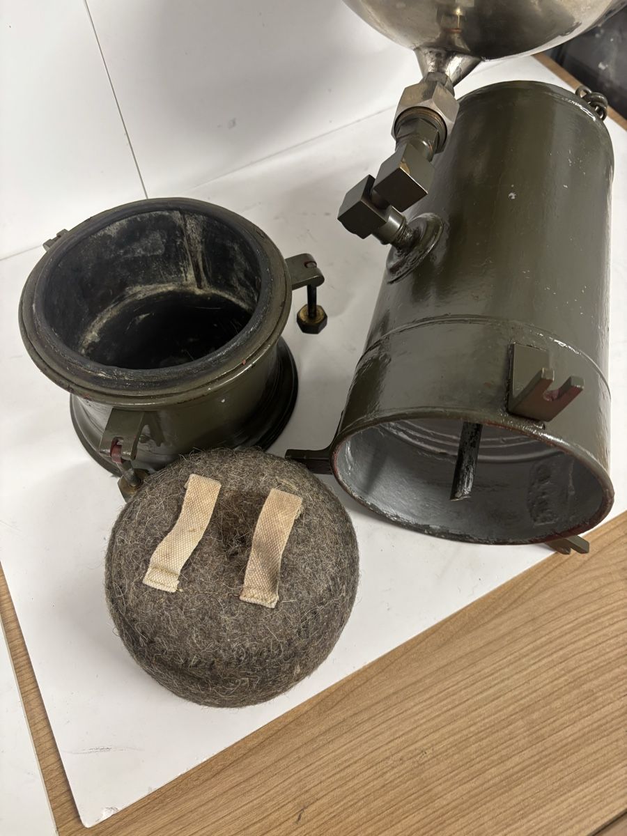 Schweizer Armee Lampade: Karbidlampe Schweizer Armee Sanität – Usato da Stüsslingen venduto da Natrium 7