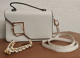 Schicke Damenhandtasche Weiss mit goldener Kette 20x13cm