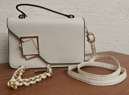 Schicke Damenhandtasche Weiss mit goldener Kette 20x13cm