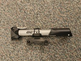 Hantliche Fahrradpumpe