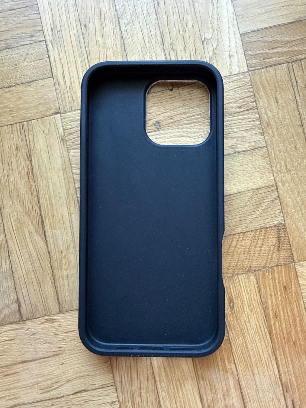 Apple Telefoni cellulari / Smartphones: BURGA iPhone 16 pro max – Usato da Horgen venduto da linuxrp 1
