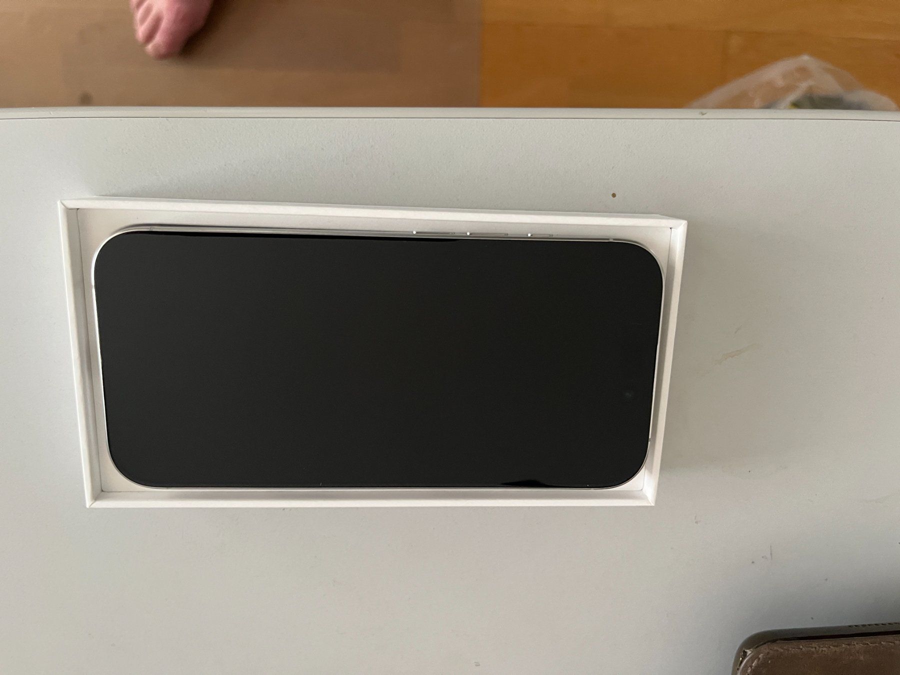Apple Telefoni cellulari / Smartphones: Apple Iphone 16 Pro (256GB, White Titanium , 6.30") – Nuovo (secondo la descrizione) da Niederhasli venduto da Mbi0 1