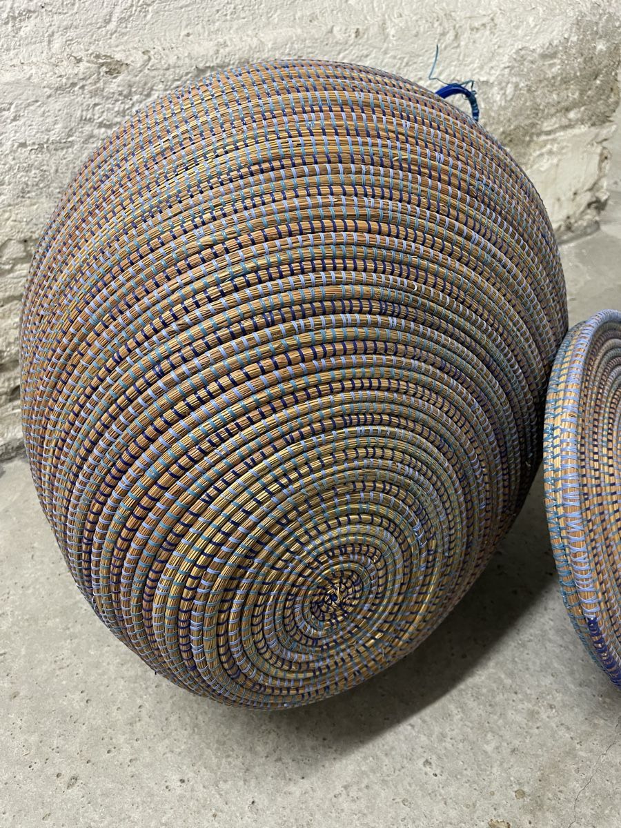 Tutte le decorazioni: Woven Basket with Lid and 2 Wall Plates – Nuovo (secondo la descrizione) da Genève venduto da DEBARR.AS 6