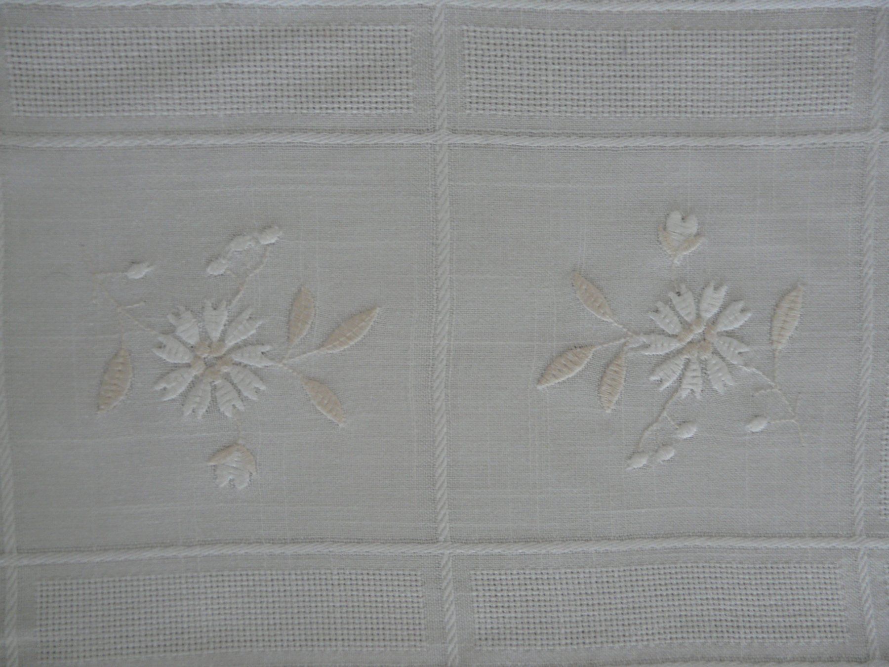 Set di tavolo e panche: 2 napperons sets de table Tischset – Nuovo (secondo la descrizione) da ERLINSBACH venduto da doudouce 1