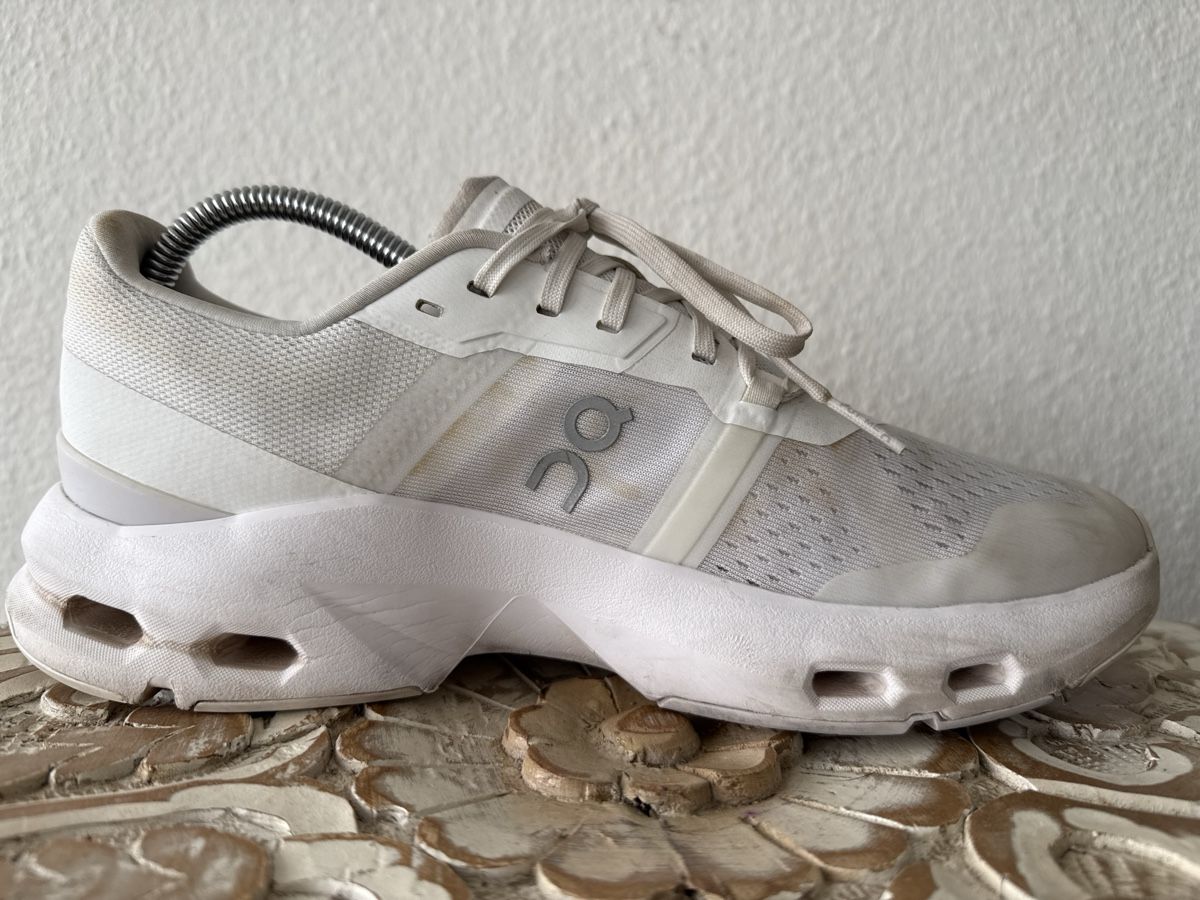 On Chaussures hommes: ON Cloudace Laufschuhe Weiss Grösse 42.5 – D'occasion à Zürich par sha_vw65 3