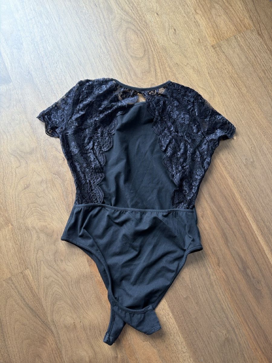 Top: neu Schwarzer Body mit Spitze, Kurzarm, Gr M – Nuovo (secondo la descrizione) da Weggis venduto da Doris 1