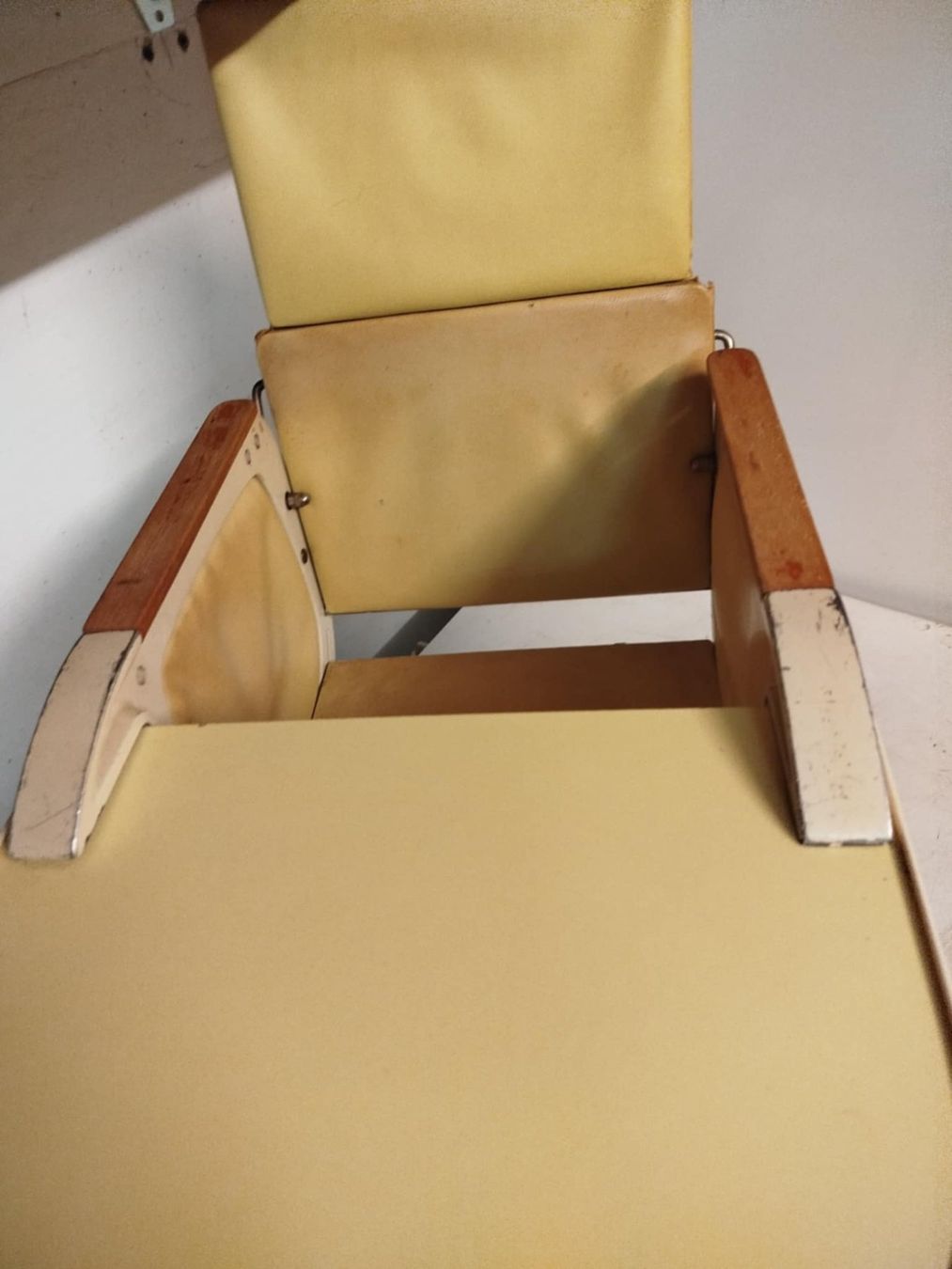 Sedie: Ancienne chaise  pour enfants. – Usato da La Chaux-de-Fonds venduto da Emmaus2300CDF 2