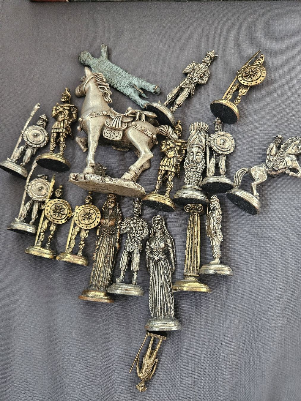 Statuette: Alte Zinn/Messing? figure – Usato da Rickenbach b. Wil venduto da nic_8ljr