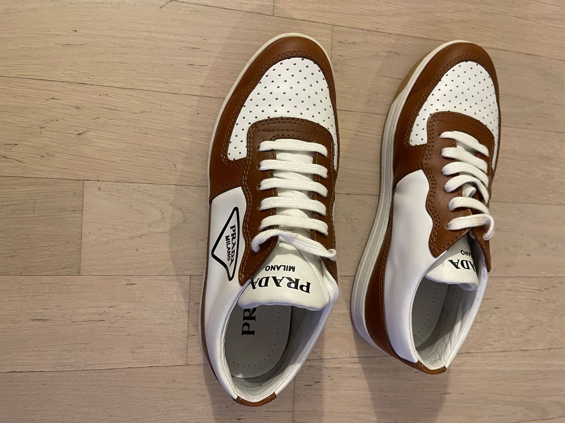 Prada Damenschuhe: Prada Damensneakers Original 37 – Gebraucht aus Männedorf von sebasta 3