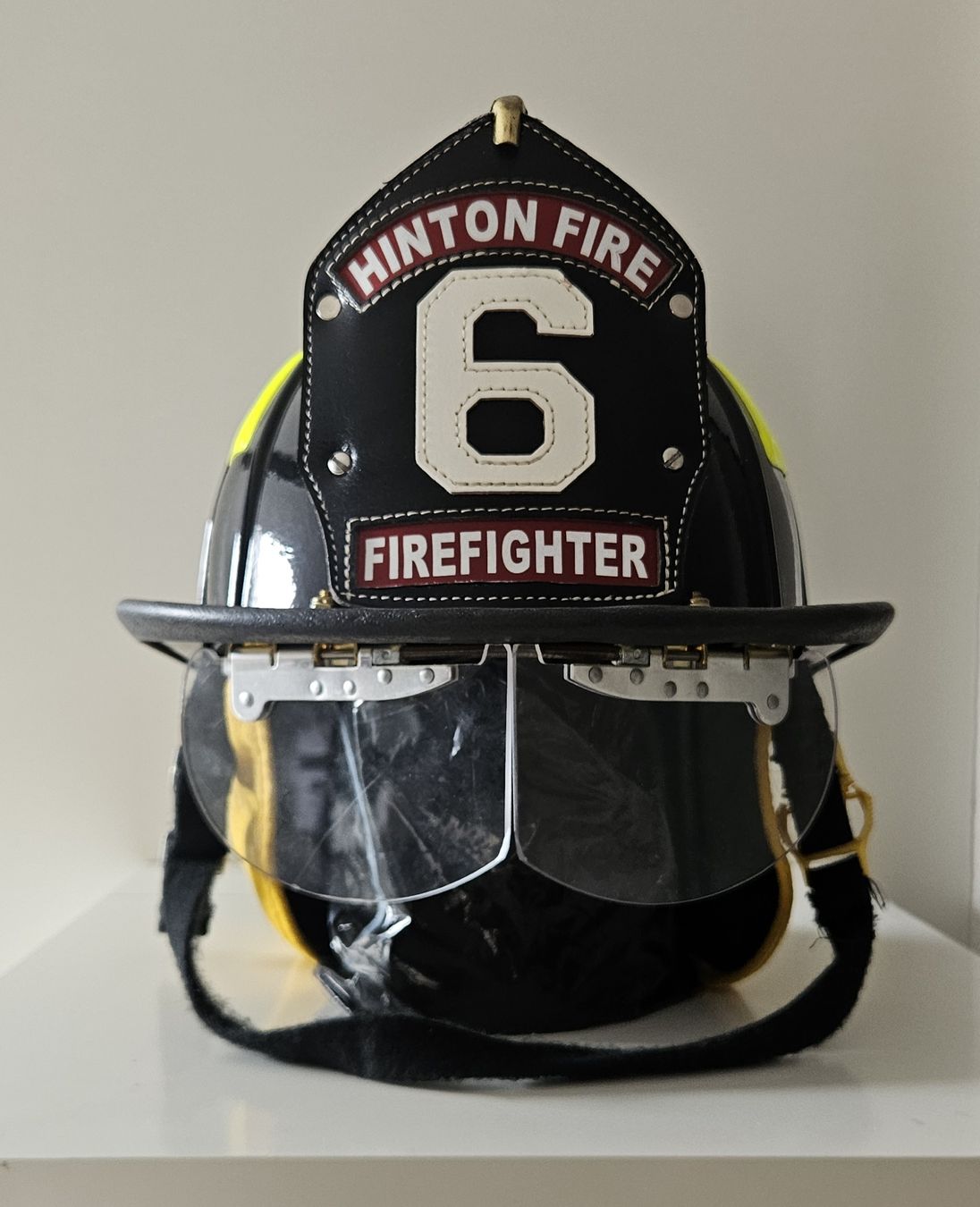 Feuerwehr: Originaler Cairns 1010, US Feuerwehrhelm – Gebraucht aus Glarus von Cremo99 1