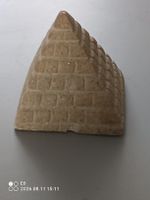 Pyramide aus Naturstein