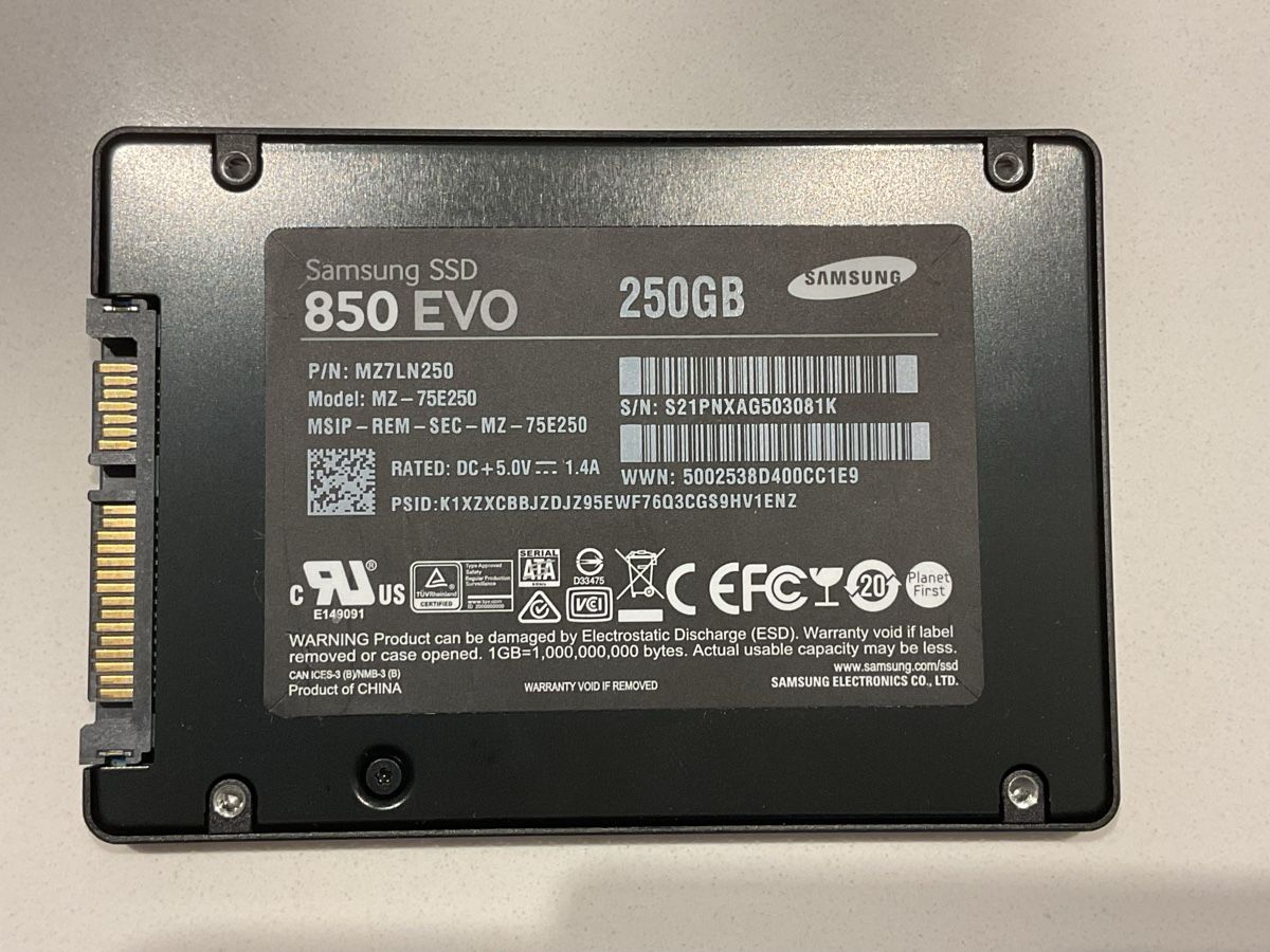 Samsung Dischi rigidi: Samsung SSD 850 EVO 250GB – Usato da Wettswil venduto da Venice3 1