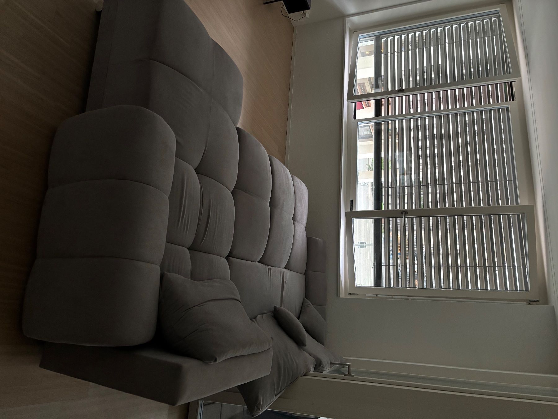Divani: Ecksofa grau, ausziehbar – Usato da Dietikon venduto da EricLueber