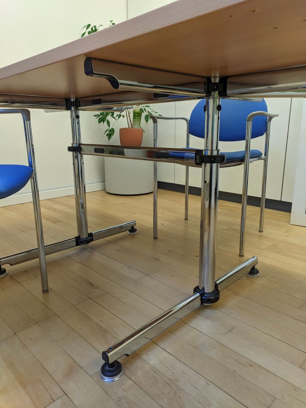 USM Schreibtische: USM Kitos Sitz-/Stehtisch 160*80cm – Gebraucht aus Uster von paulomor 1
