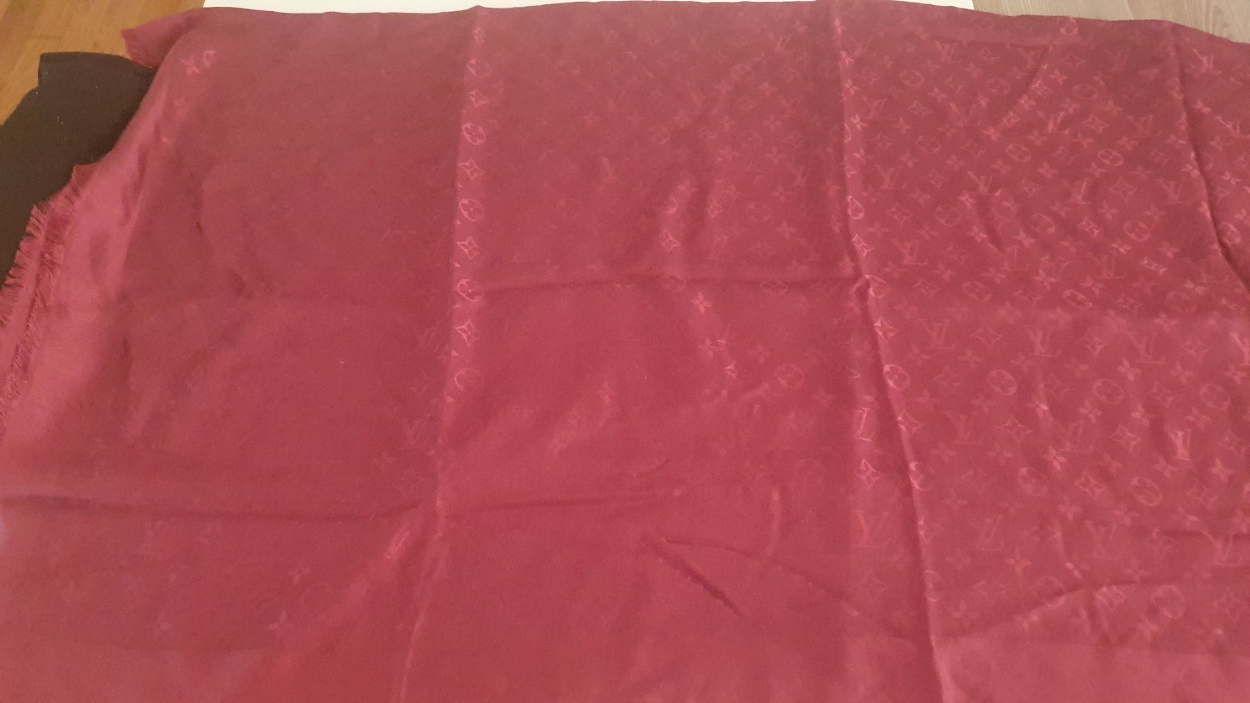 Louis Vuitton Foulard & Sciarpe: Louis vuitton schal monogram wine fullset mit r.kopie karton – Nuovo (secondo la descrizione) da Blumenstein venduto da Fantasy-Nails1966 2