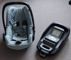 Maxi Cosi mit Isofix Base