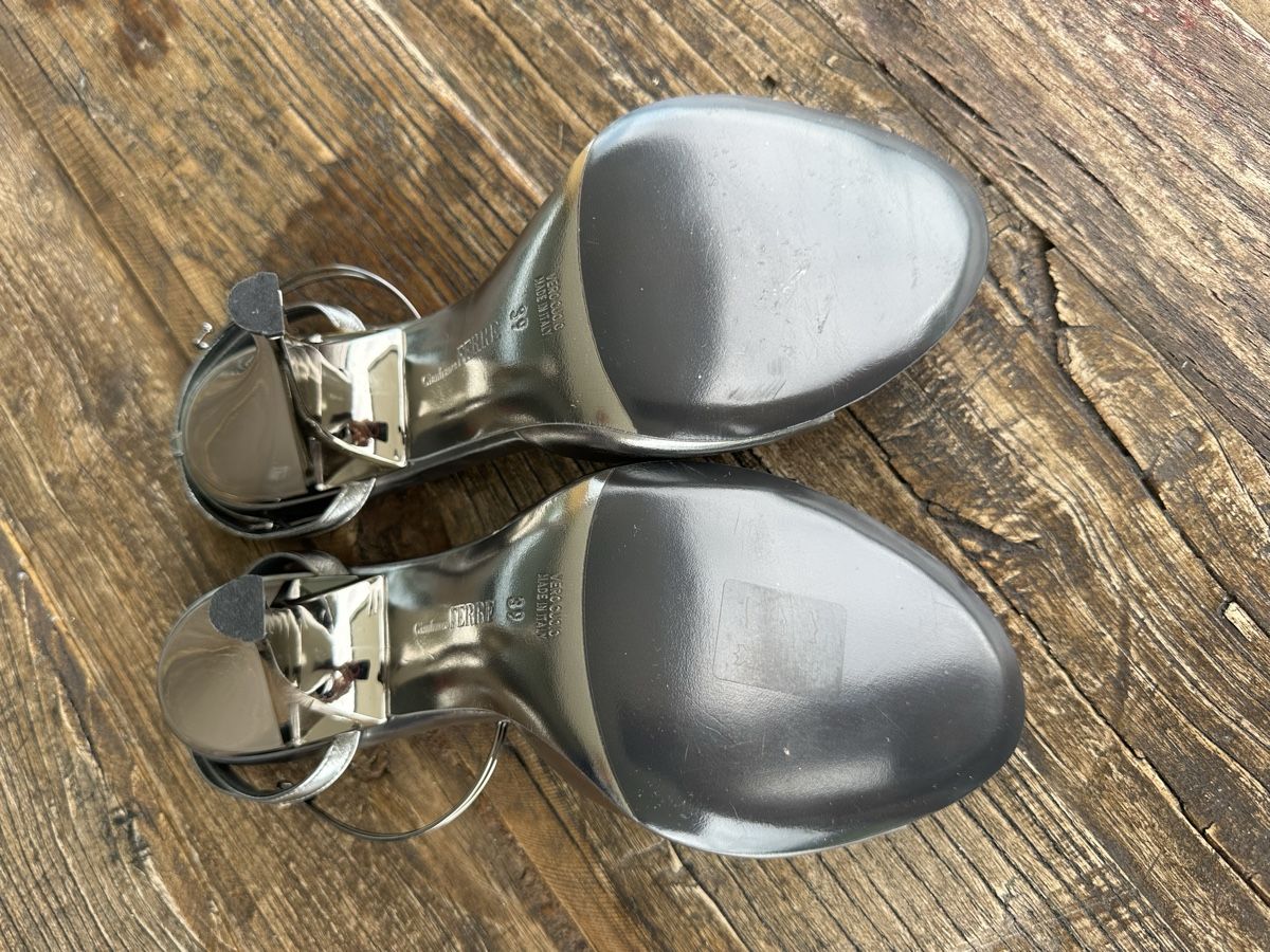 Damenschuhe: Gianfranco Ferré 39 neu silber 12cm – Neu (gemäss Beschreibung) aus Wollerau von NinaWollerau 2