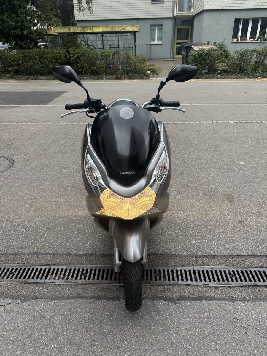Honda Scooter: HONDA PCX 125 CC – Usato da Winterthur venduto da Fabio_46