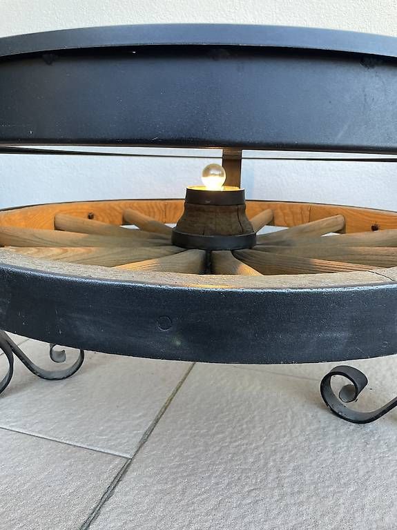Tavoli: Tisch aus Wagenrad – Usato da Schwyz venduto da cla_md9r 2