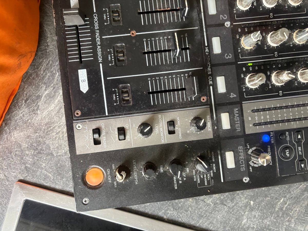 Pioneer Console di mixaggio: Pioneer DJM-700 Profi Mixer gebrauchter – Usato da Sursee venduto da Fion 5