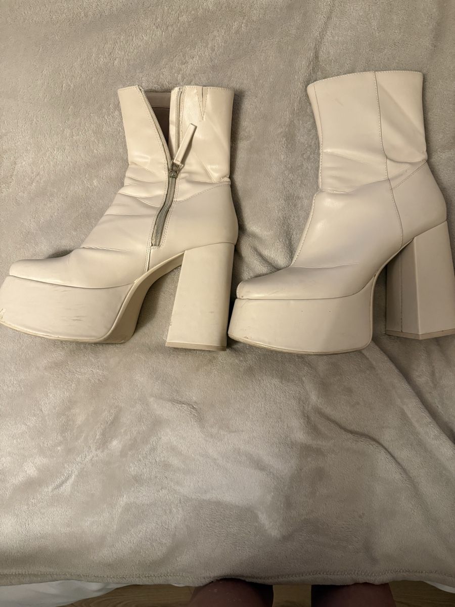 Bottes de soin: Bershka boots – D'occasion à Suhr par iam.deestiny