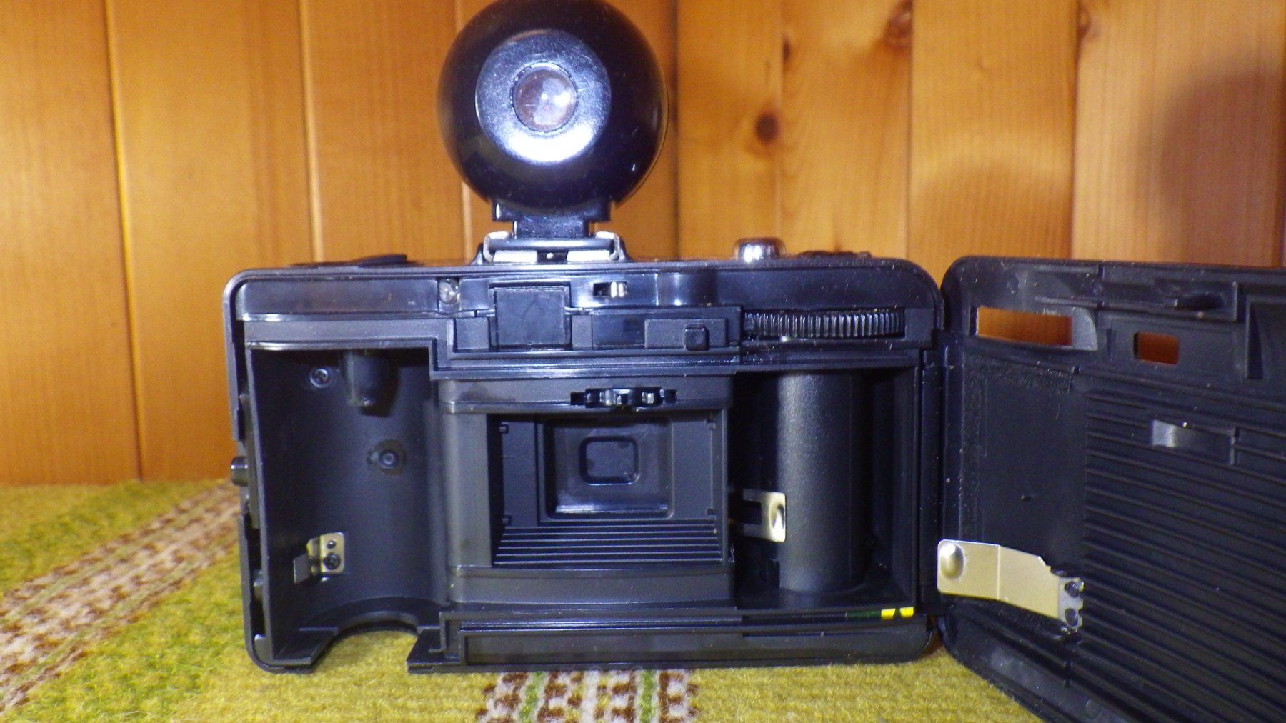 Lomo Fotocamera: Lomography Fisheye 2 – Usato da Corbeyrier venduto da SkinGraft 3