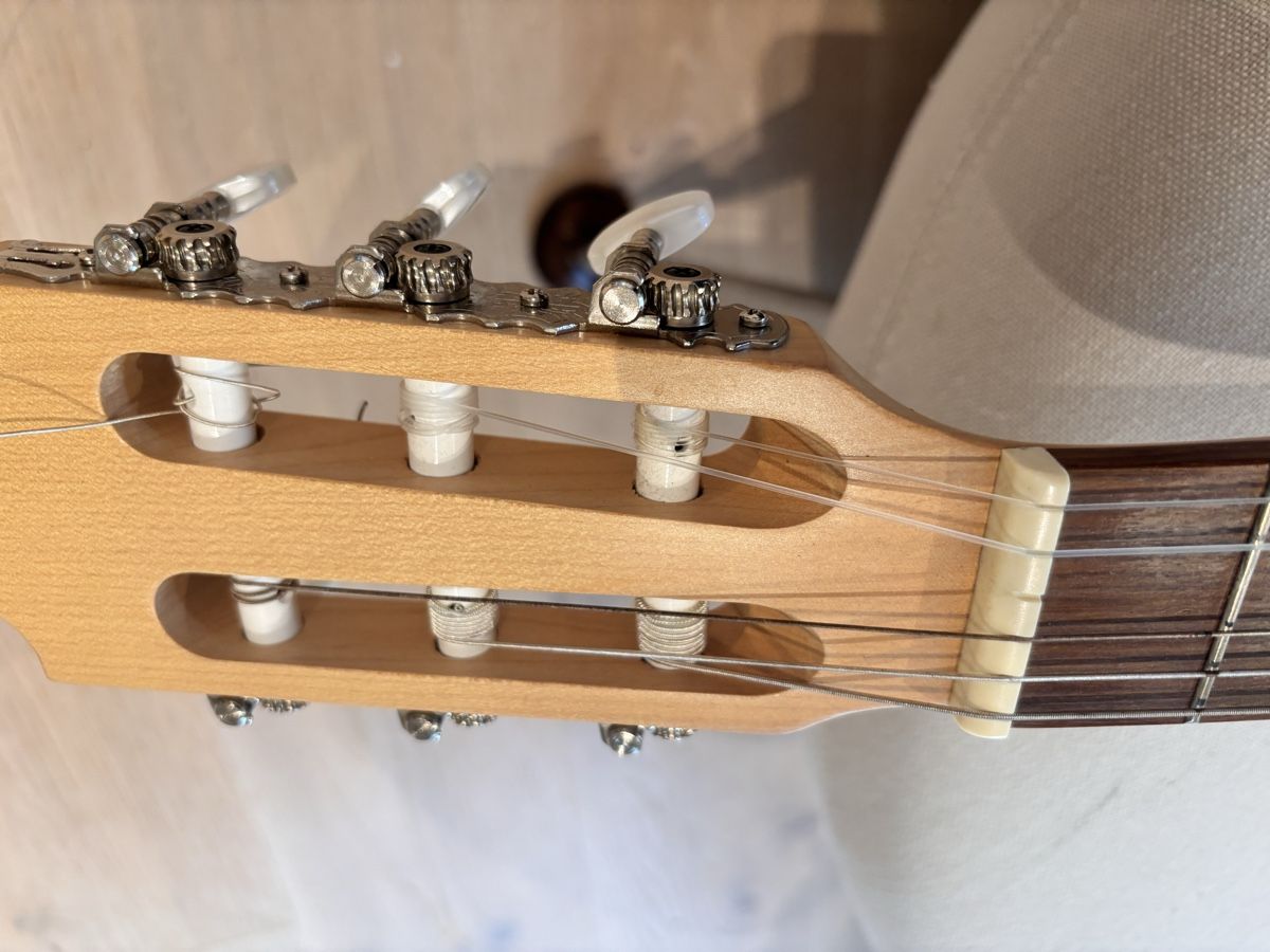 Instruments de musique: Gitarre Kinder Holz – D'occasion à Birmensdorf ZH par Erikastrasse17 2