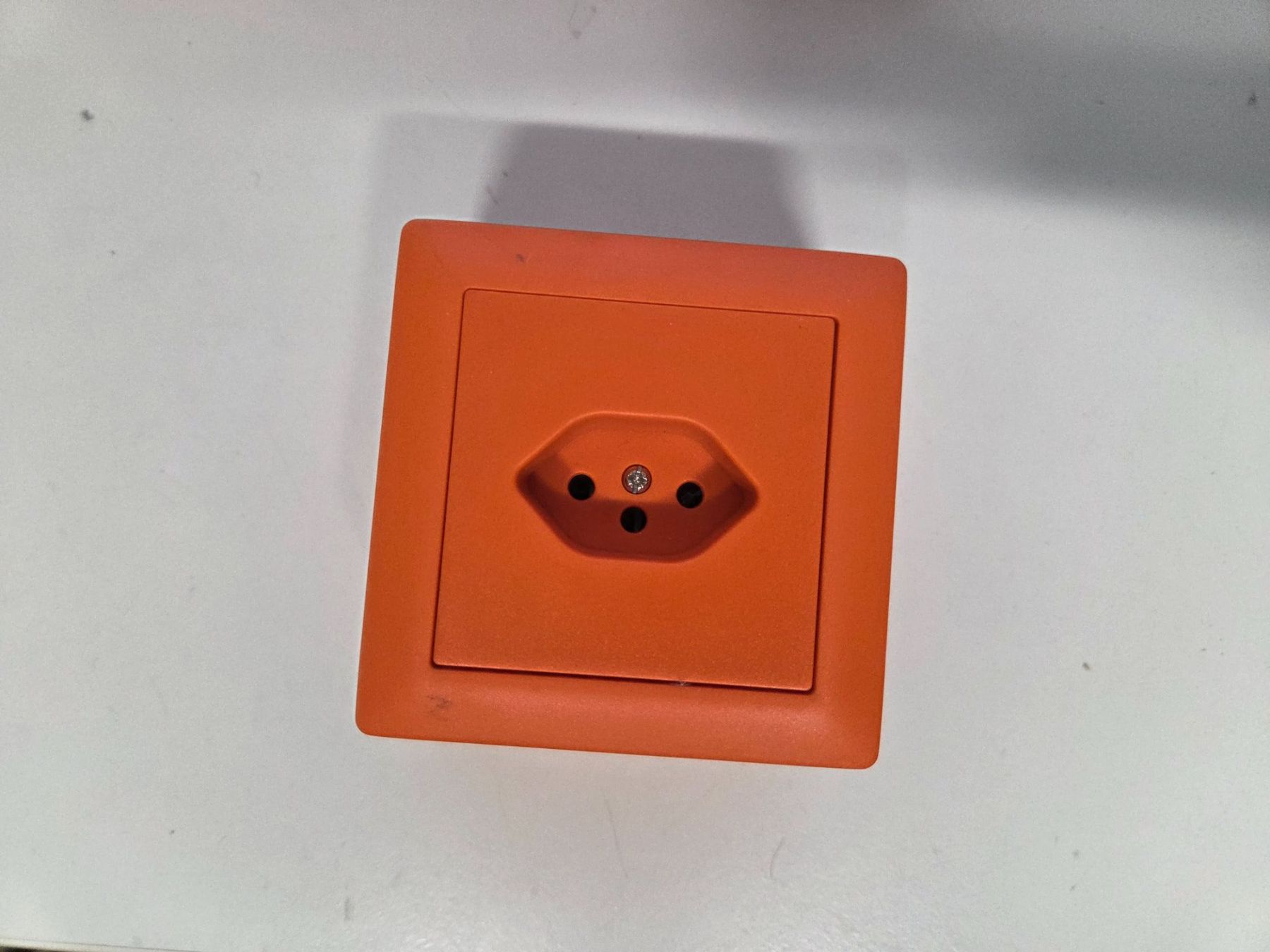 Hager Spine: AP Steckdose T13 Hager Typ13 orange – Usato da Zürich venduto da Alibaba1234