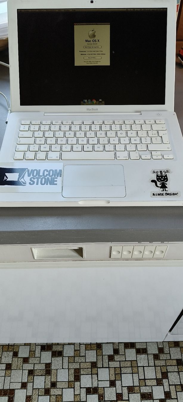 Apple Notebooks: Macbook blanc  – Gebraucht aus Chernex von Lama1822