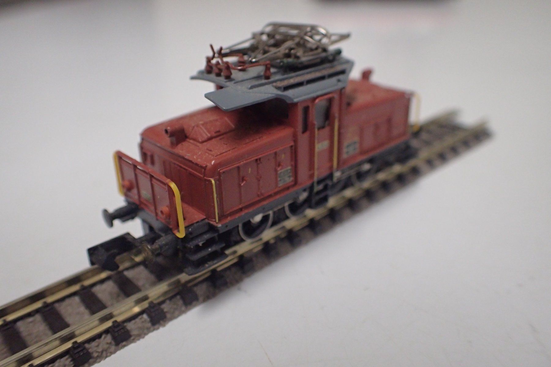 Arnold Modellini di ferrovie: N Arnold - Braune SBB Rangier E-Lok Type Ee 3/3 Nr 16405 – Usato da Lausanne venduto da Biquette6 3