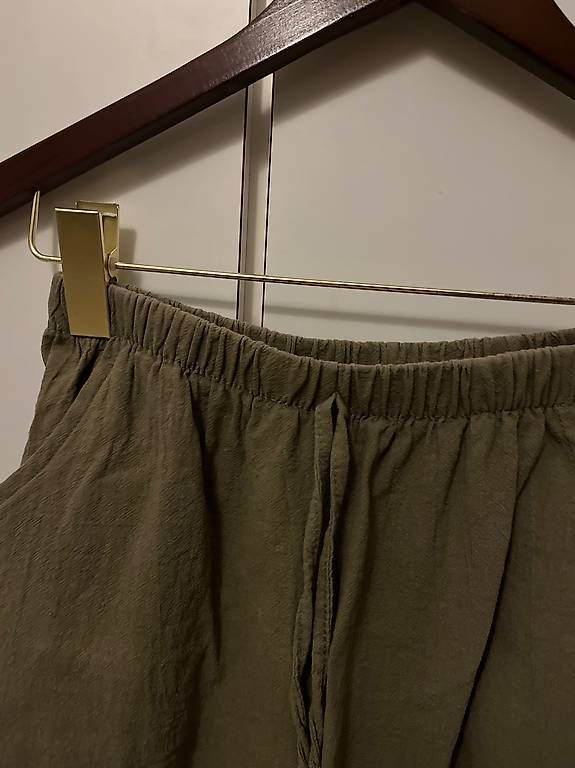 Hosen: GRÜNE SHORTS  – Gebraucht aus Maur von tab_z9rh 1