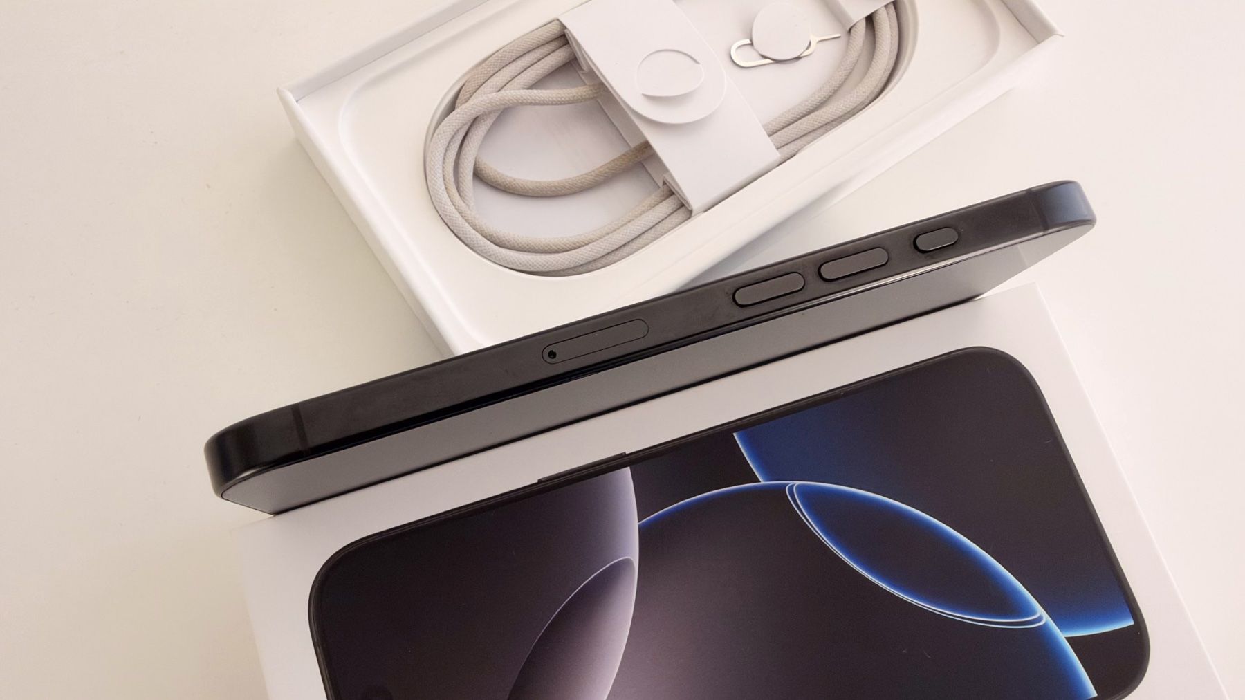 Apple Telefoni cellulari / Smartphones: iPhone 16 Pro, Black Titanium, 256GB – Usato da Zürich venduto da skywa7ker 4