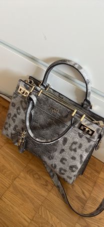 Guess Handtasche mit Animal-Print – Top Zustand 🐆