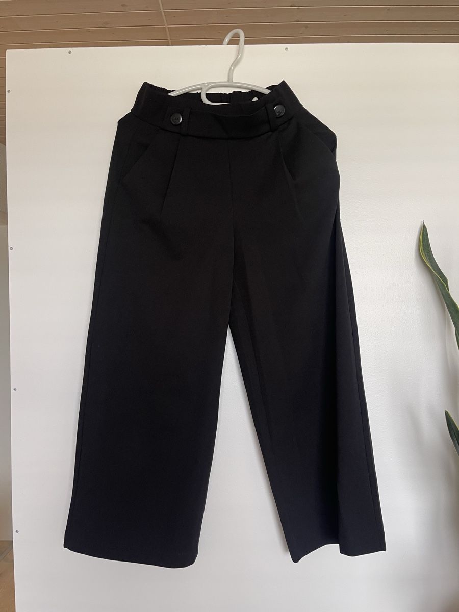 Hosen: schwarze Hose – Gebraucht aus Kriens von sru_f2fz