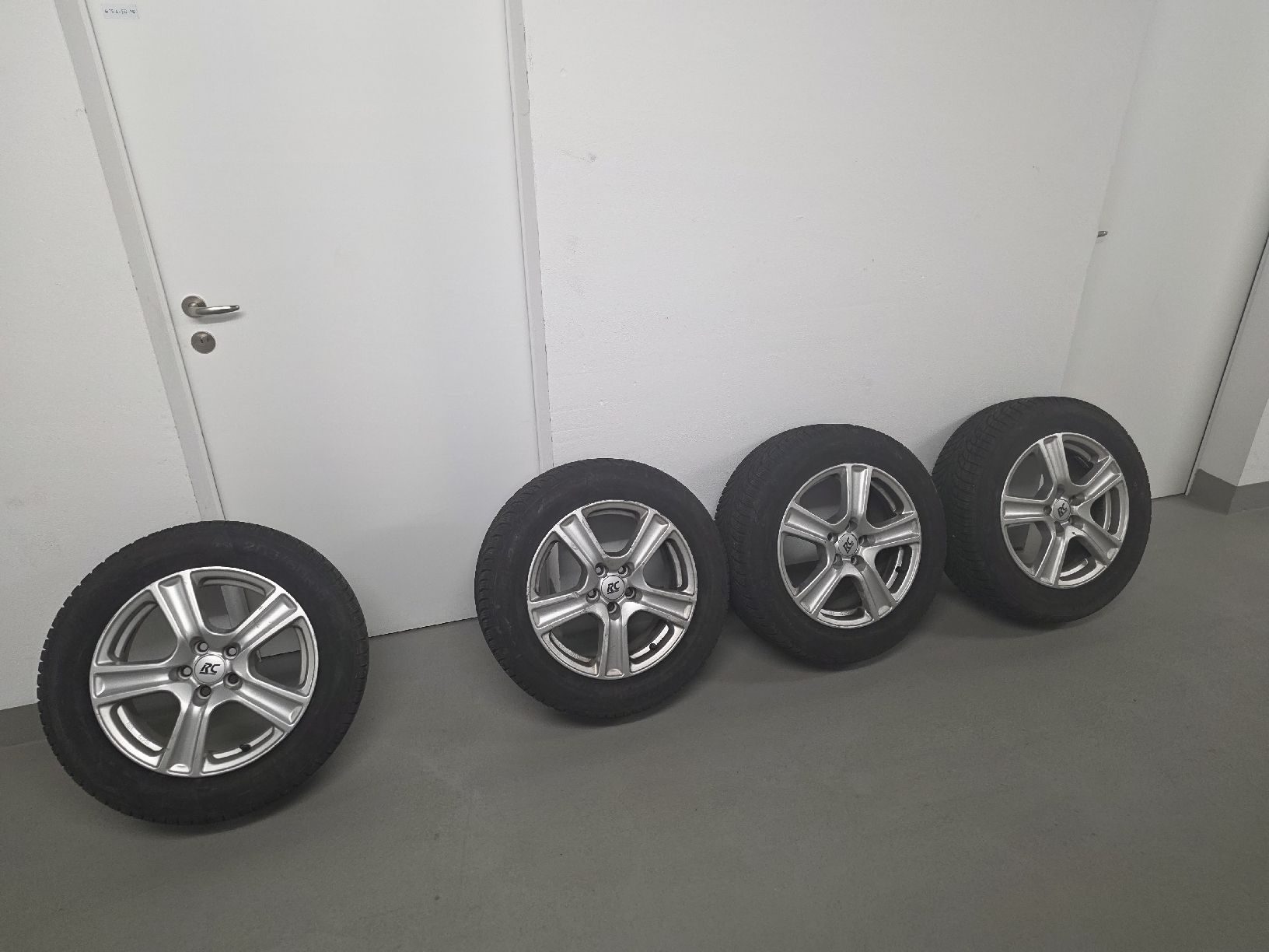 Subaru Cerchioni: Kompletträder 205 60 16 – Usato da Winterthur venduto da mag_nwf6