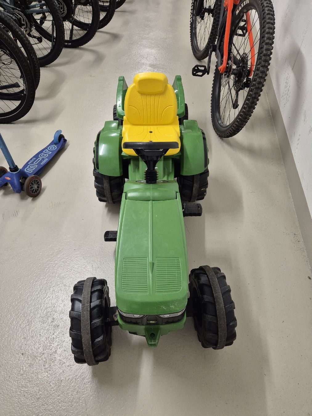 John Deere Tracteurs: Tracktor – D'occasion à Rickenbach SO par S.u.n.s.h.i.n.e.83