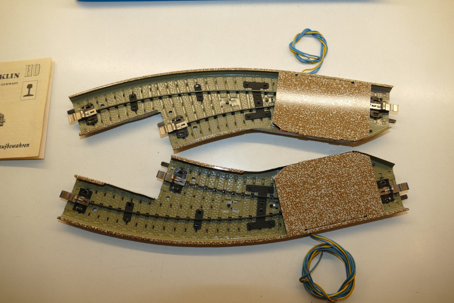 Märklin Modellini di ferrovie: Märklin H0: M-Bogenweichenpaar Einheit 1 – Usato da Niederhasli venduto da rail-duerst 3