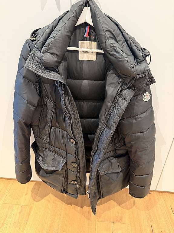 Moncler Jacken: Moncler Daunenjacke – Gebraucht aus Gutenswil von Step0013 1