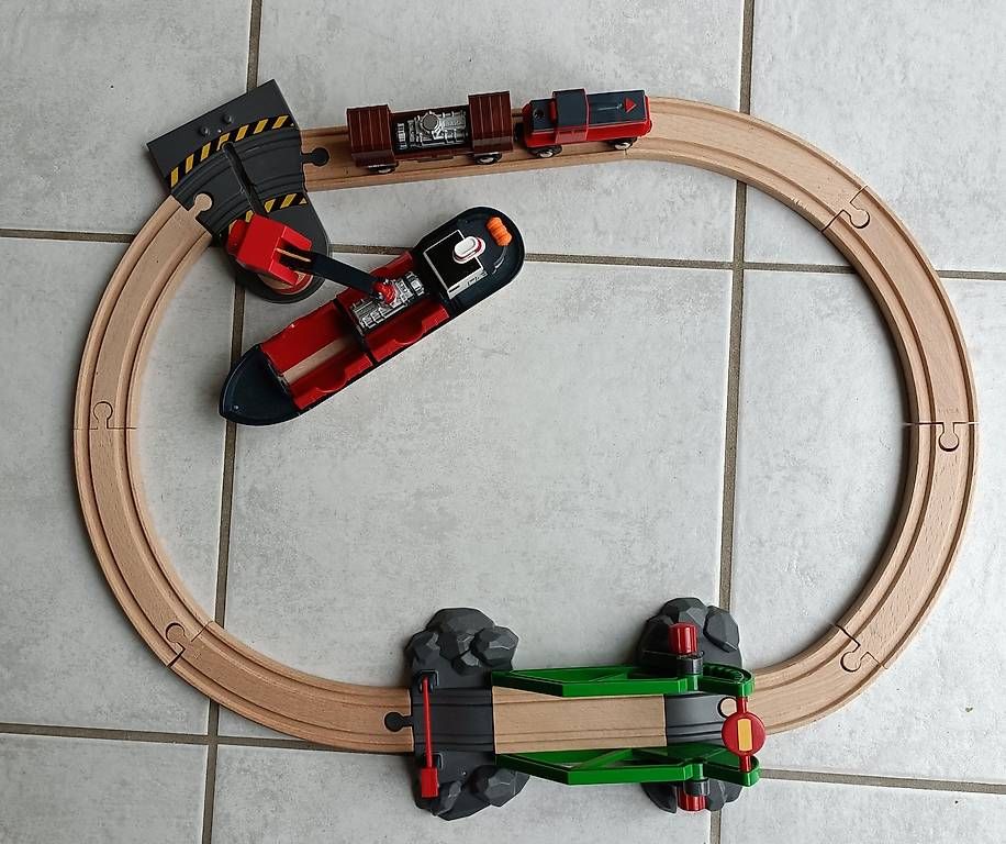 Brio Spielzeuge: BRIO Container-Hafen-Set (Modell 33061) – Gebraucht aus Münchenstein von Bouba3 1