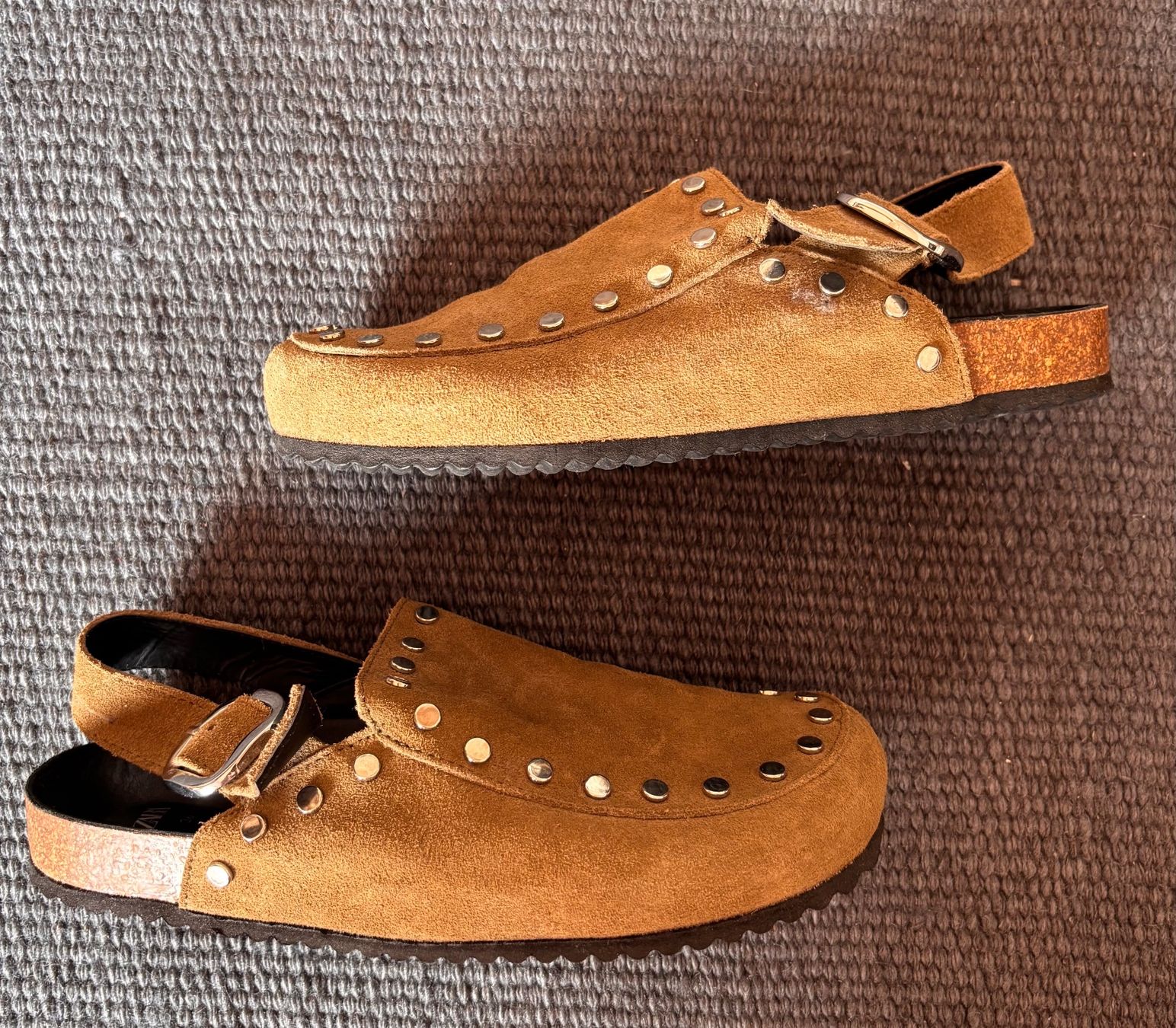 Zara Scarpe da donna: Clogs Wildleder mit Nieten Khaki 36 – Nuovo (secondo la descrizione) da Bennau venduto da Fury3 1